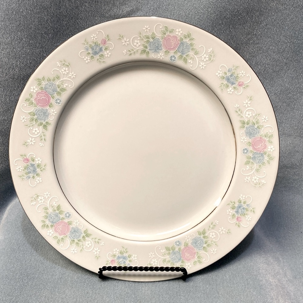 Prestige China Garden Guo Guang Dinner Plate 10.5 Blue and Pink Roses 1971